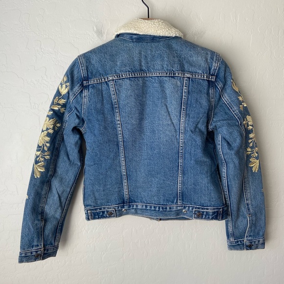 RARE Levi’s floral embroidered sherpa trucker jacket NWT - Picture 8 of 15